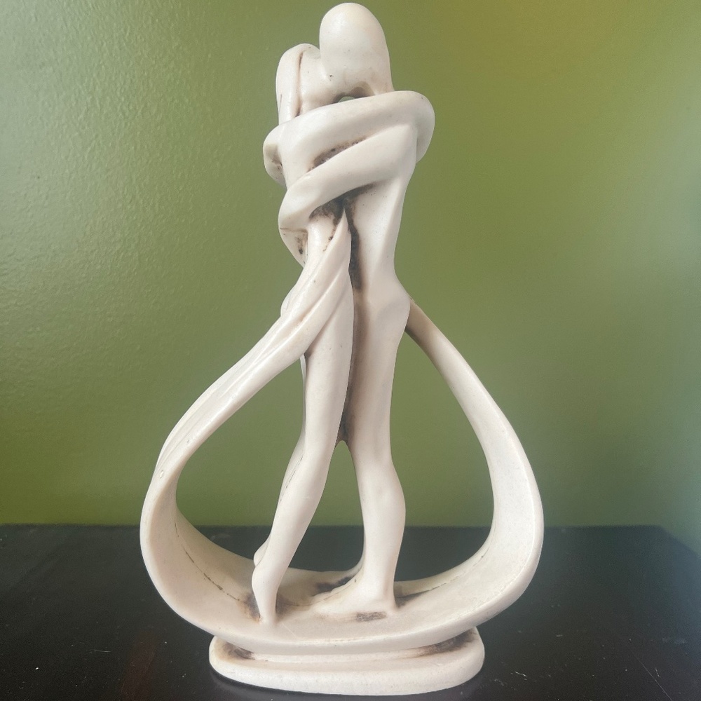 Vintage Lovers Couple Statue Nude Embracing Kissing Teardrop Pedestal